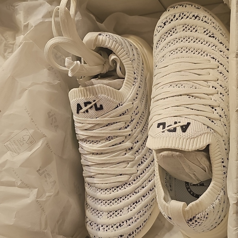 APL Women's TechLoom Wave in Ivory and Navy - Picture 4 of 8